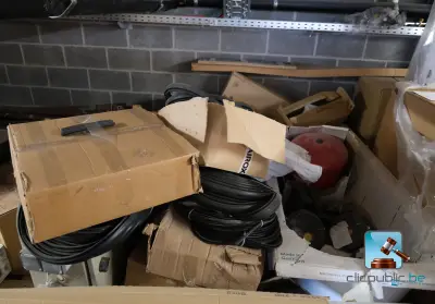 Ruim assortiment aan sanitair – kavel bij Clicpublic, Charleroi