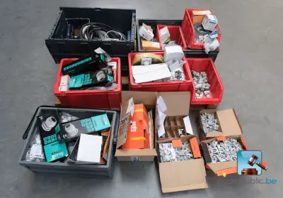 Verscheidenheid aan apparatuur voor de elektricien – kavel bij Clicpublic, Charleroi