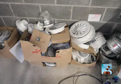 Set van ventilatieroosters – kavel bij Clicpublic, Charleroi