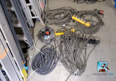 Set verlengkabels – kavel bij Clicpublic, Charleroi