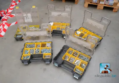 Set met diverse dozen – kavel bij Clicpublic, Charleroi