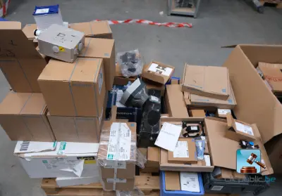 Ruim assortiment aan accessoires voor verwarming en sanitair – kavel bij Clicpublic, Charleroi