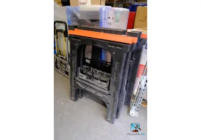 Set van schragen – kavel bij Clicpublic, Charleroi