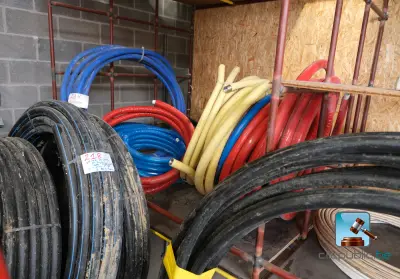 Ruim assortiment aan buizen en slangen – kavel bij Clicpublic, Charleroi