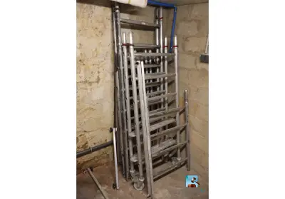 Modulaire steiger – kavel bij Clicpublic, Robelmont