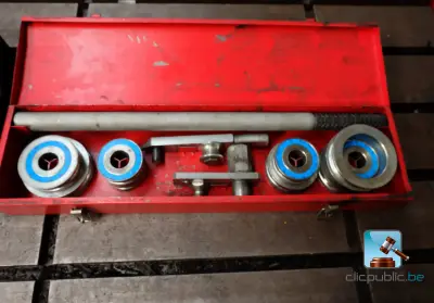 Handmatige inrijgmachine – kavel bij Clicpublic, Manage