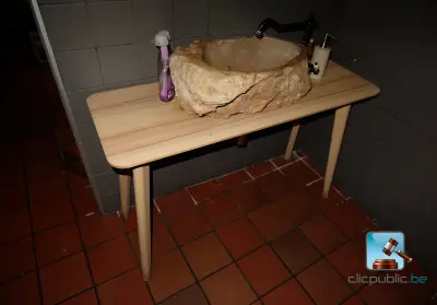 Tafel met wastafel – kavel bij Clicpublic, Bruxelles