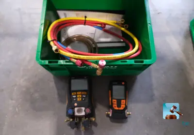Set testers met toebehoren – kavel bij Clicpublic, Charleroi