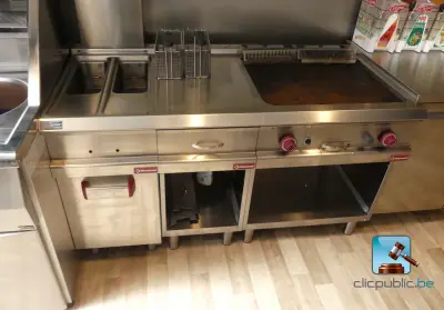 Roestvrijstalen meubel met friteuses en gasplancha – kavel bij Clicpublic, Waremme