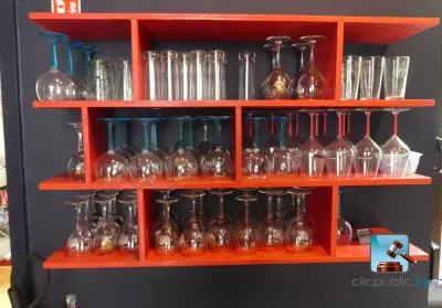 Set glazen met planken – kavel bij Clicpublic, Waremme