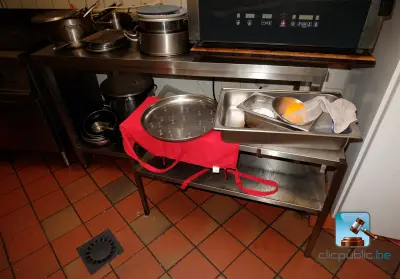 Roestvrijstalen tafel en serveertafel – kavel bij Clicpublic, Bruxelles