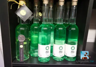Set met likeuren van groene appel – kavel bij Clicpublic, Ans