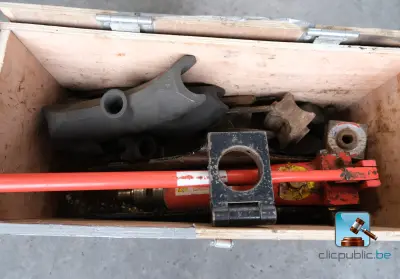 Hydraulische buigmachine – kavel bij Clicpublic, Charleroi