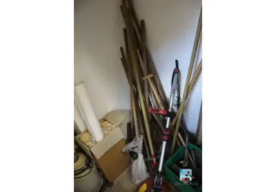 Set tuingereedschap en sproeier – kavel bij Clicpublic, Bertrange, Luxembourg