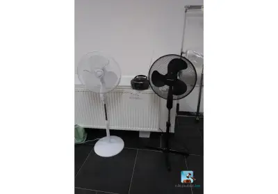 Set met ventilatoren en radio – kavel bij Clicpublic, Strépy