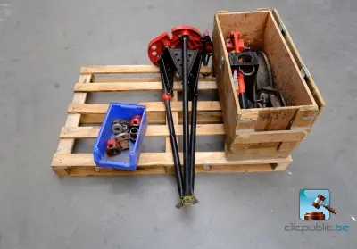 Hydraulische buigmachine met klem en toebehoren – kavel bij Clicpublic, Charleroi