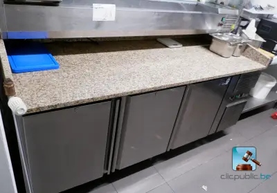 Gekoelde tafel – kavel bij Clicpublic, Beauraing