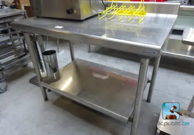 Roestvrij stalen tafel – kavel bij Clicpublic, Fernelmont