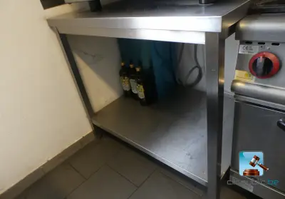 Roestvrijstalen tafel – kavel bij Clicpublic