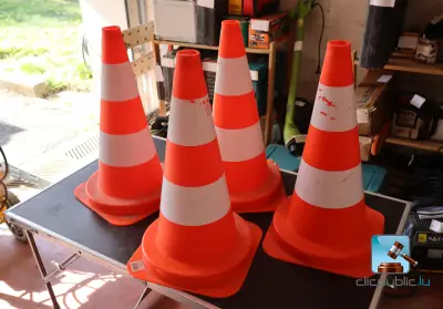 Set verkeerskegels – kavel bij Clicpublic, Robelmont