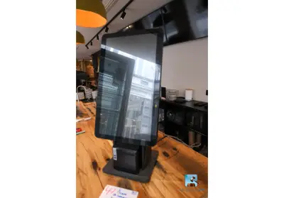 Touchscreen-bedieningspaneel met bonprinter – kavel bij Clicpublic, Liège