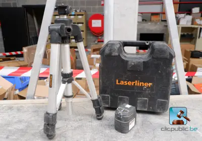 Laserset in kruisvorm – kavel bij Clicpublic, Charleroi