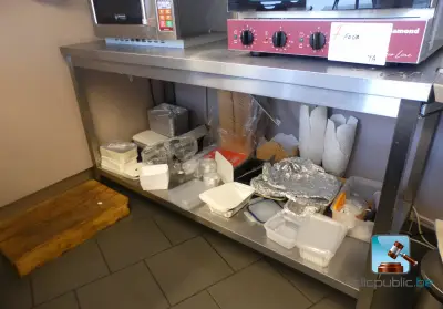 Roestvrij stalen tafel – kavel bij Clicpublic