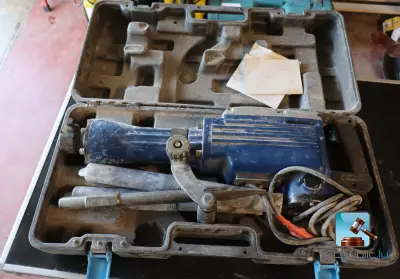 Jackhammer – kavel bij Clicpublic, Robelmont