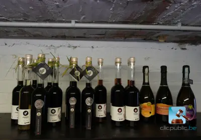 Set met flessen likeur en mousserende dranken – kavel bij Clicpublic, Ans
