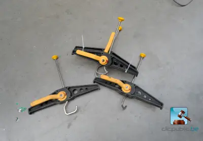 Set ladderbevestigingen – kavel bij Clicpublic, Charleroi