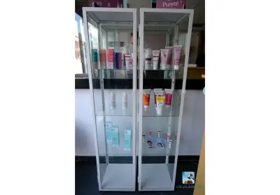 Set van vitrines – kavel bij Clicpublic, Châtelet