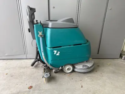 Schrobmachine TENNANT T2. Bouwjaar 2012. Draaiuren 42.9 – kavel bij HNVI, Loon op Zand