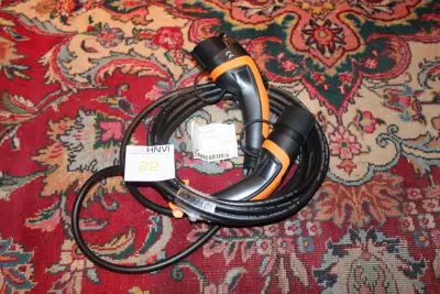 Laadkabel type 1 naar type 2, 16A 250V, lengte 6 meter, zwart met oranje – kavel bij HNVI, Loon op Zand