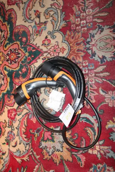 Laadkabel type 1 naar type 2, 16A 250V, lengte 6 meter, zwart met oranje – kavel bij HNVI, Loon op Zand