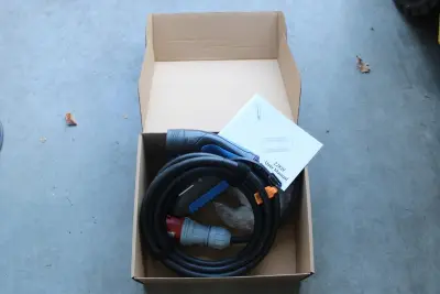 Mobiele EV-lader model BFEV3AC32A, 22 kW met type 2 stekker en rode CEE stekker 5-polig, inclusief handleiding, in doos – kavel bij HNVI, Loon op Zand