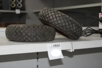 Twee steekwagenwielen – kavel bij HNVI, Loon op Zand