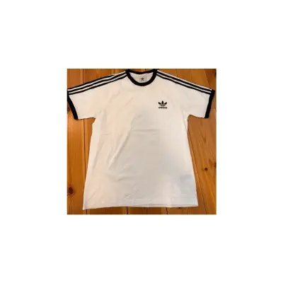 Adidas T-Shirt – kavel bij Luedtke Versteigerungen, Werneuchen