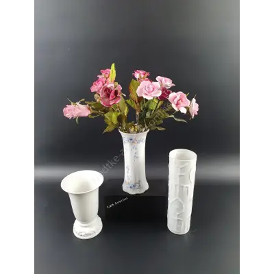 3 Vasen Rosenthal mit Porzellan Rosen – kavel bij Luedtke Versteigerungen, Berlin
