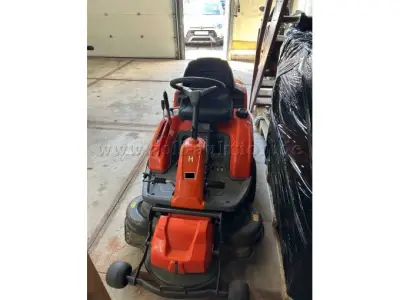 1 Aufsitzmäher Husqvarna Rider R 213 C – kavel bij Zoll-Auktion, Kleve