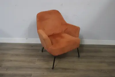Keurige fauteuil met metalen poten' – kavel bij GSD Auctions, Zoeterwoude