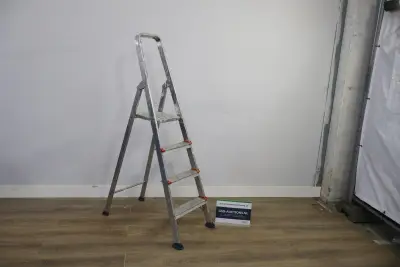 Aluminium huishoudtrap met 4 treden – kavel bij GSD Auctions, Zoeterwoude
