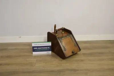 Antieke houten kolenbak – kavel bij GSD Auctions, Zoeterwoude