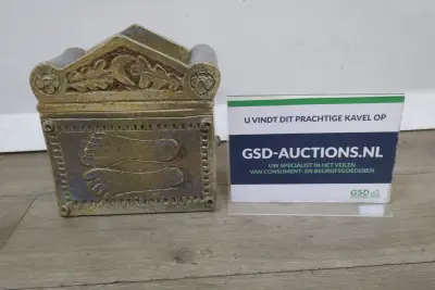 Kleine decoratieve keramieken kist – kavel bij GSD Auctions, Zoeterwoude