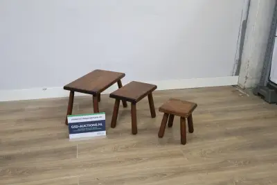 Set van drie houten krukjes – kavel bij GSD Auctions, Zoeterwoude