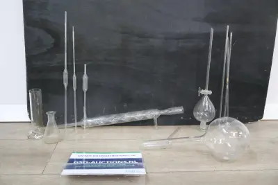 Set glazen laboratoriumapparatuur – kavel bij GSD Auctions, Zoeterwoude