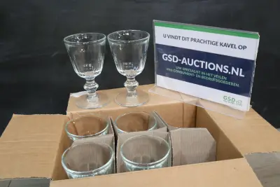 Set van 6 glazen wijnglazen in doos – kavel bij GSD Auctions, Zoeterwoude