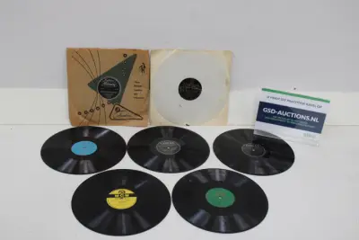Set van 7 vintage Bakeliet grammofoonplaten – kavel bij GSD Auctions, Zoeterwoude