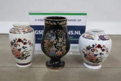 Set van 3 decoratieve keramieken vazen – kavel bij GSD Auctions, Zoeterwoude