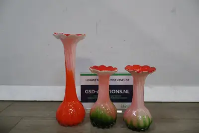 Set van drie glazen vazen – kavel bij GSD Auctions, Zoeterwoude