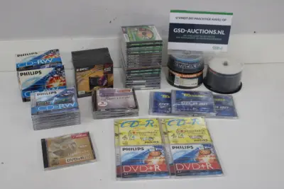 Diverse lege cd- en dvd-schijven met behuizingen – kavel bij GSD Auctions, Zoeterwoude